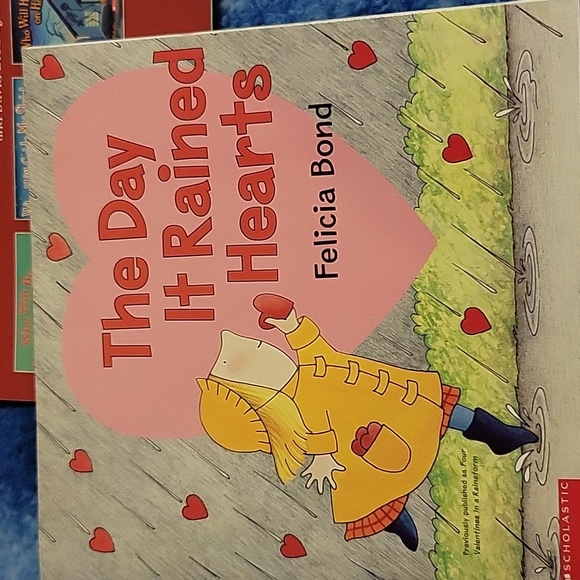 Bundle of 3 Holiday Themed Picture Books Halloween, Valentines Day, ThanksGiving - Picture 5 of 9